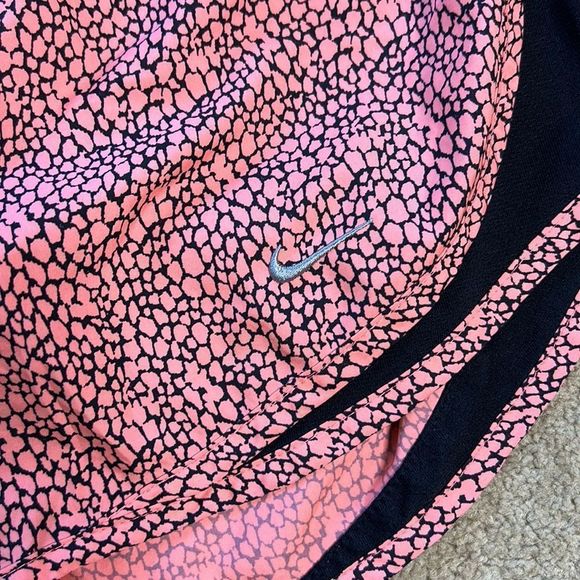 NIKE Dri Fit Pink Pebbled Pattern Running Shorts Size Medium Coral and Black - Picture 4 of 7
